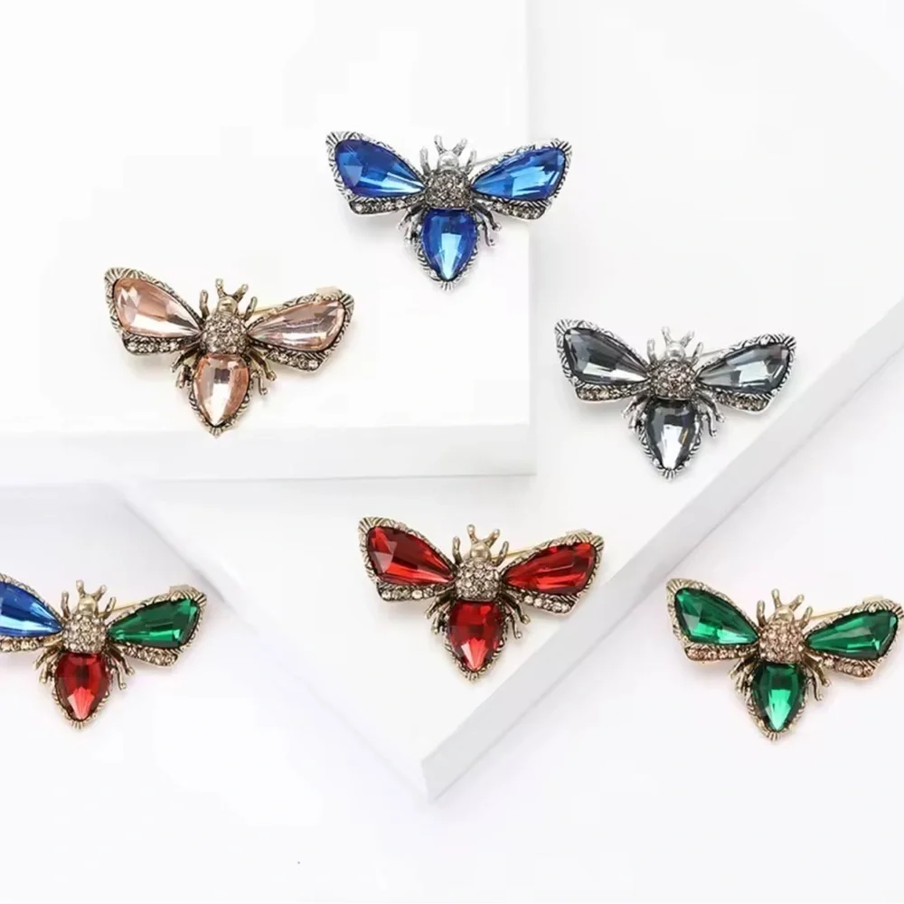 Vintage Emerald Green Gem Insect Brooch — Gold Tone